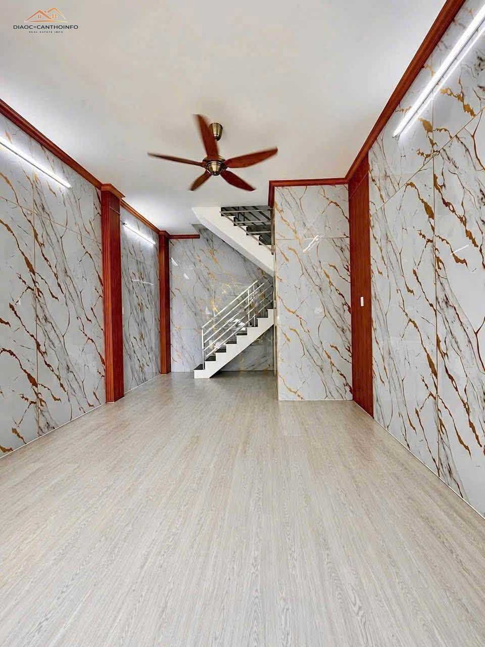 Nhà 2 lầu mặt tiền Đề Thám (ngay chợ Đề Thám), Ninh Kiều, Cần Thơ