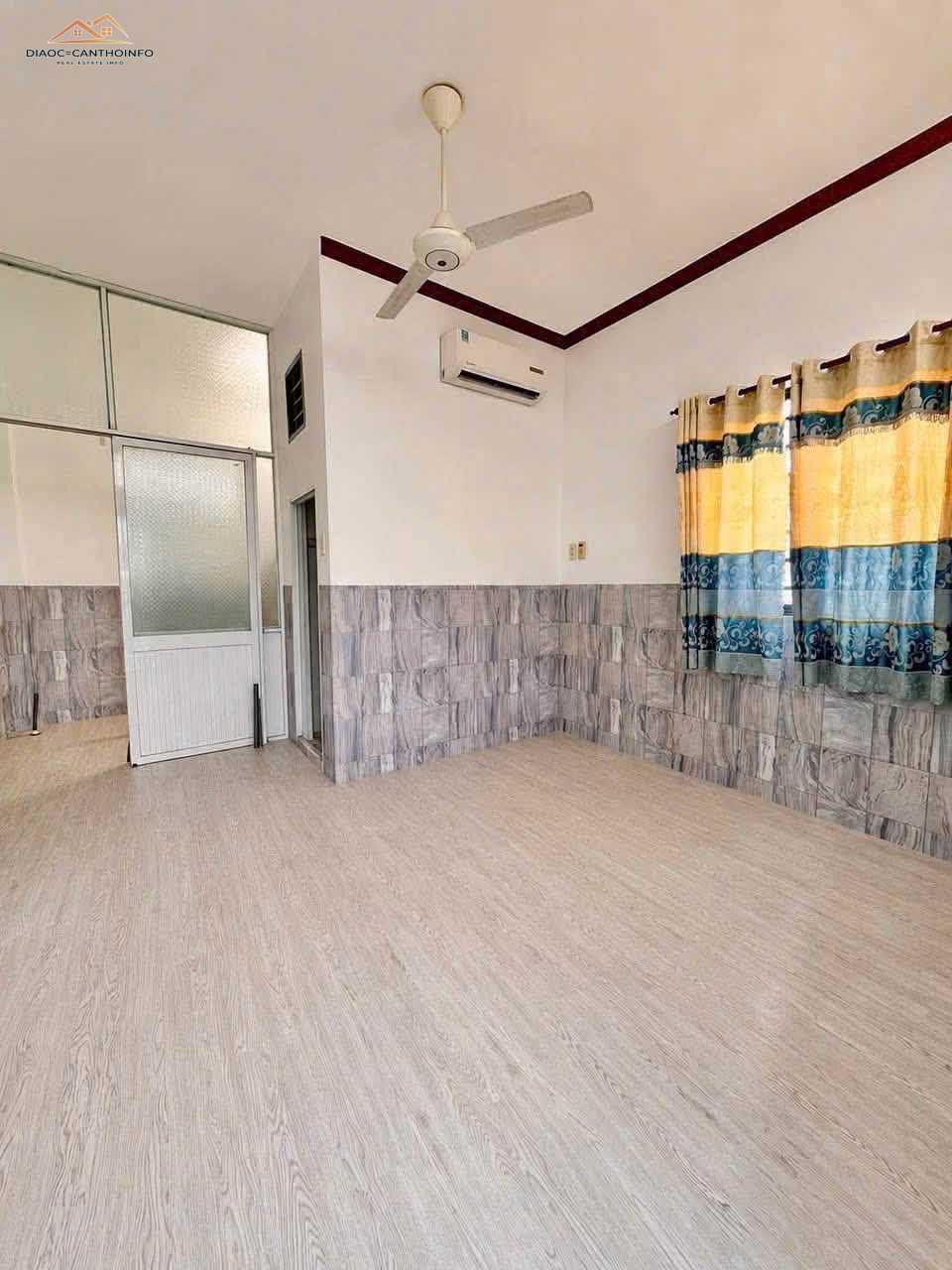 Nhà 2 lầu mặt tiền Đề Thám (ngay chợ Đề Thám), Ninh Kiều, Cần Thơ
